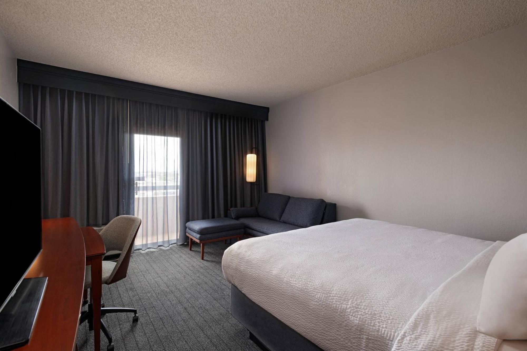 Courtyard By Marriott San Antonio Airport Hotel Kültér fotó