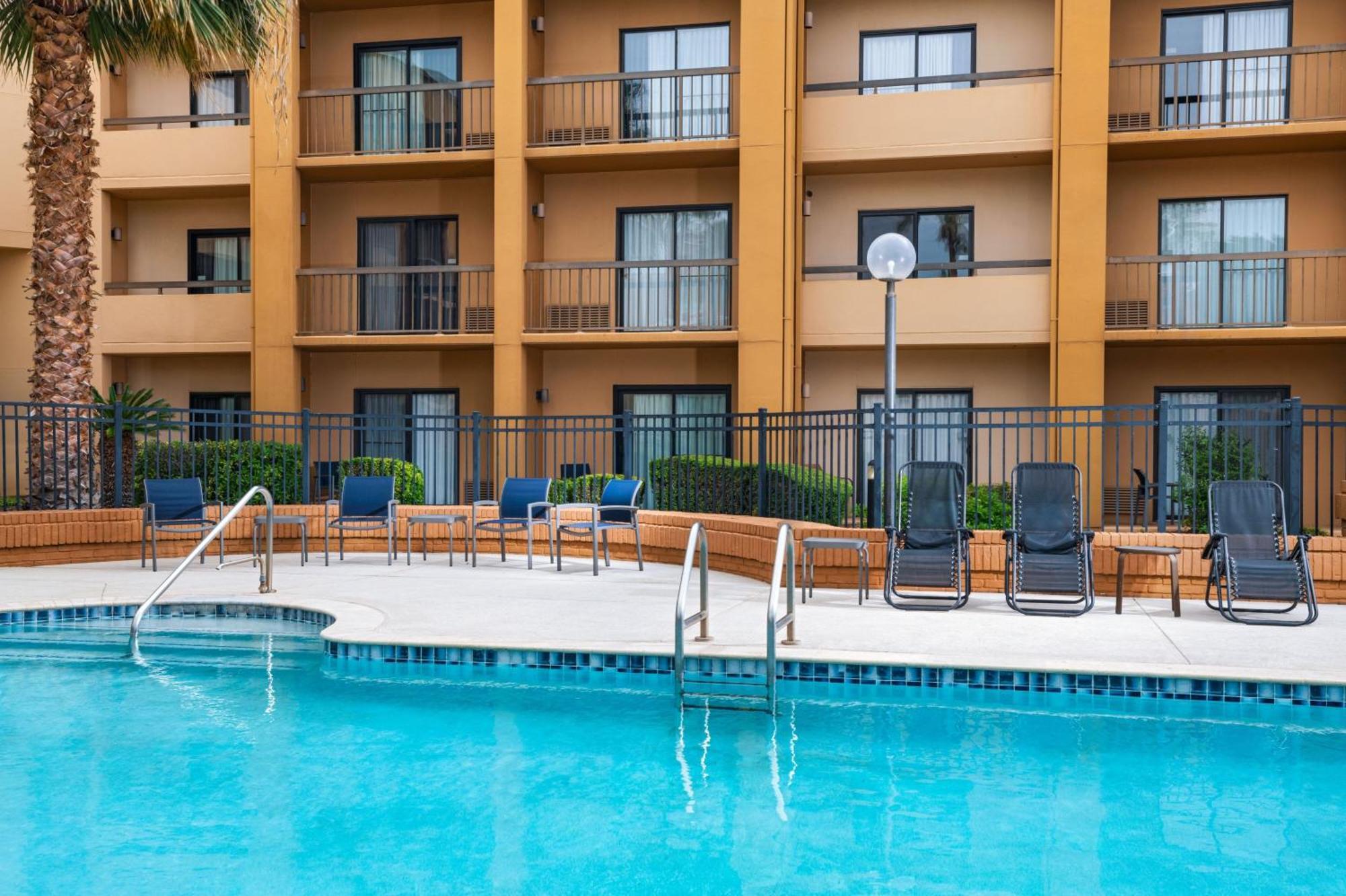 Courtyard By Marriott San Antonio Airport Hotel Kültér fotó